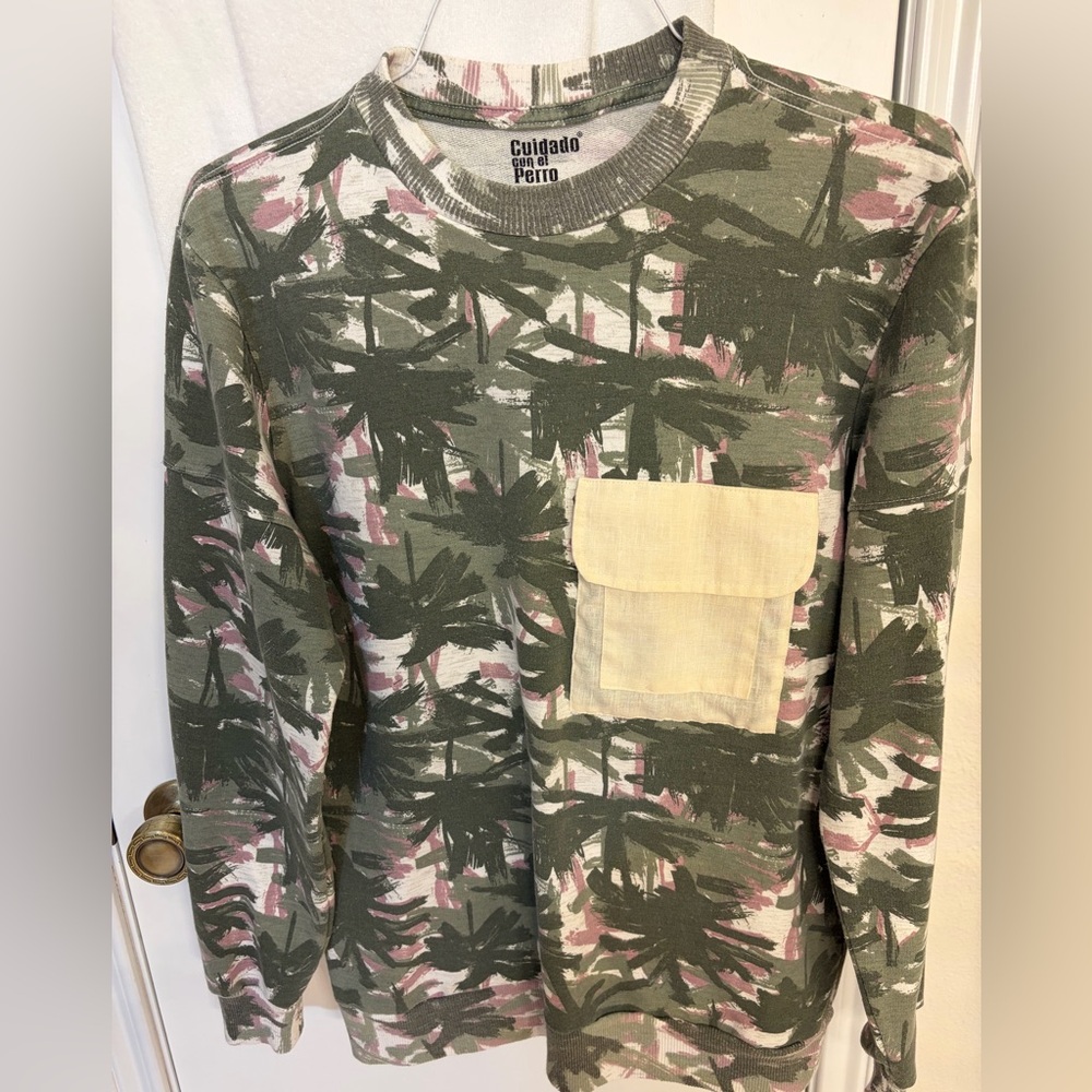 Cuidado El Perro Camouflage Green White like new Pullover Sweatshirt Size Large